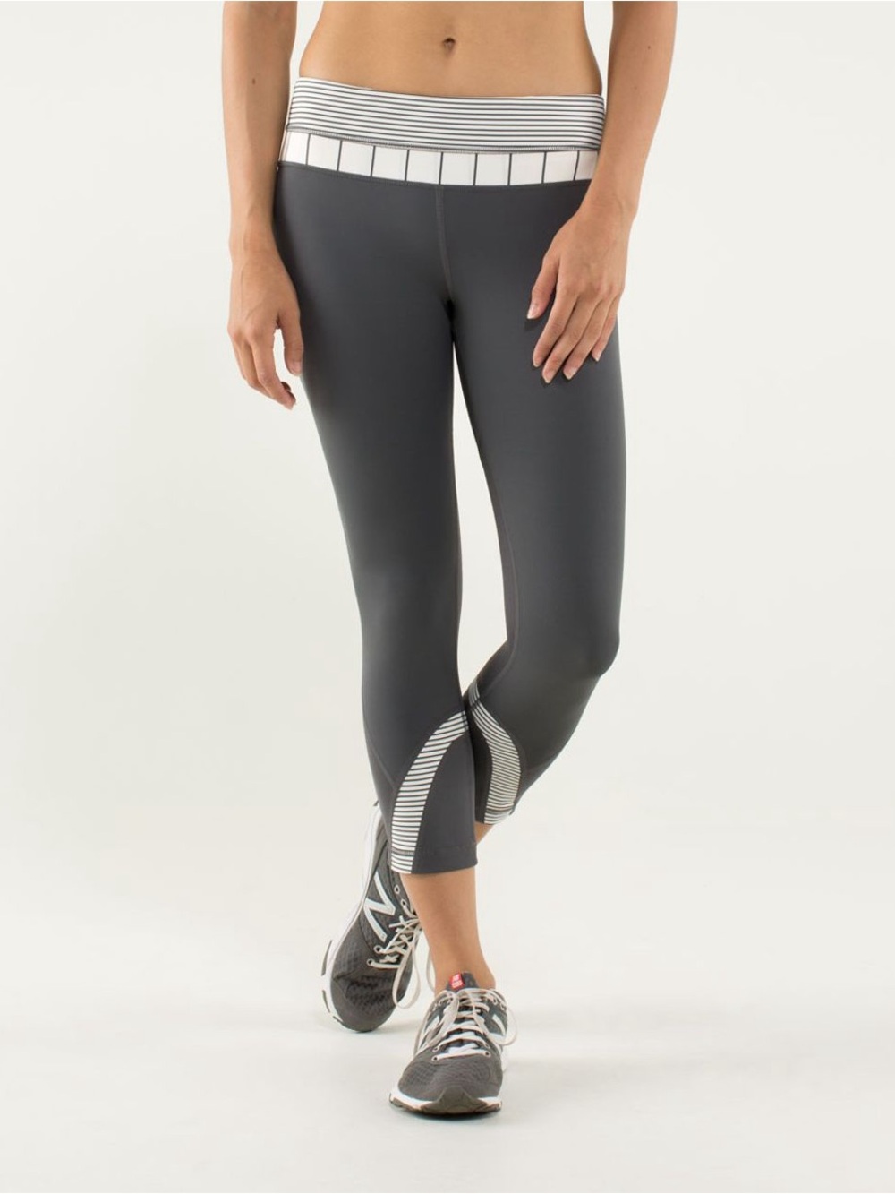 🍋Lululemon athletica Charcoal Capri Inspire Crop Leggings